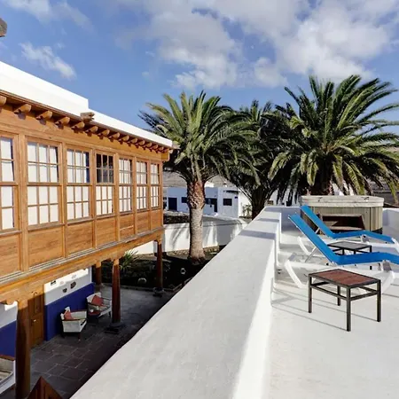 Doble Con Terraza O Balcon, Desajuno Incluido,wifi Gratis, Piscina Apartamento *