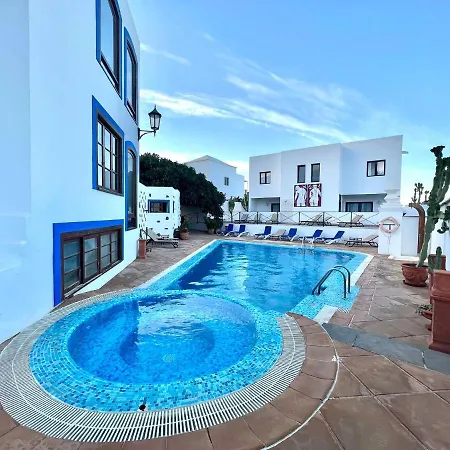 Doble Con Terraza O Balcon, Desajuno Incluido,wifi Gratis, Piscina Apartmán