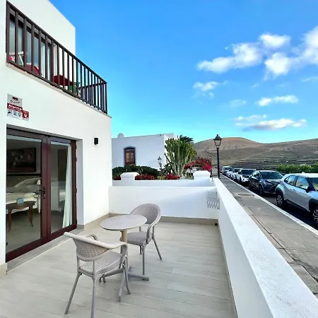 Apartamento Doble Con Terraza O Balcon, Desajuno Incluido,wifi Gratis, Piscina