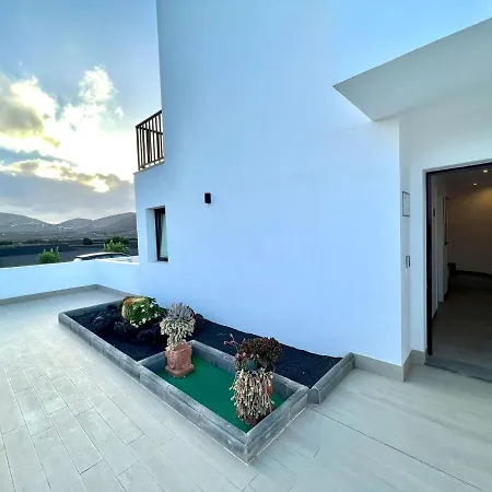 Doble Con Terraza O Balcon, Desajuno Incluido,wifi Gratis, Piscina