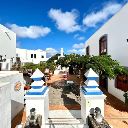 Apartamento Doble Con Terraza O Balcon, Desajuno Incluido,wifi Gratis, Piscina *