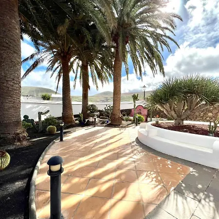 Doble Con Terraza O Balcon, Desajuno Incluido,wifi Gratis, Piscina * Yaiza (Lanzarote)