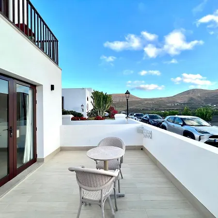 Doble Con Terraza O Balcon, Desajuno Incluido,wifi Gratis, Piscina * Yaiza (Lanzarote)