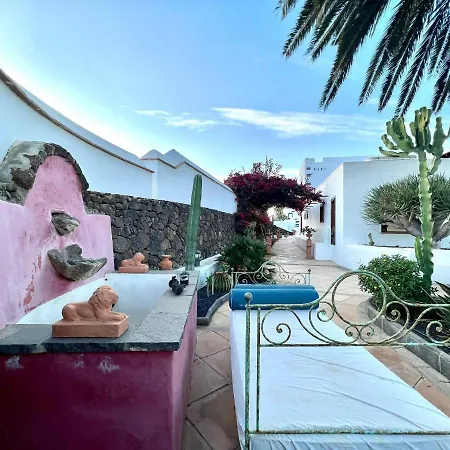 Doble Con Terraza O Balcon, Desajuno Incluido,wifi Gratis, Piscina