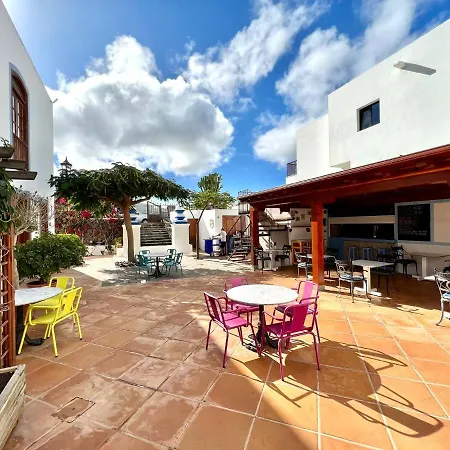 Doble Con Terraza O Balcon, Desajuno Incluido,wifi Gratis, Piscina Apartmán *