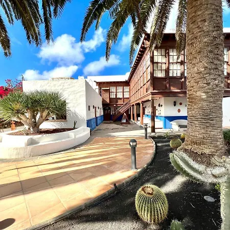 Doble Con Terraza O Balcon, Desajuno Incluido,wifi Gratis, Piscina * Yaiza (Lanzarote)