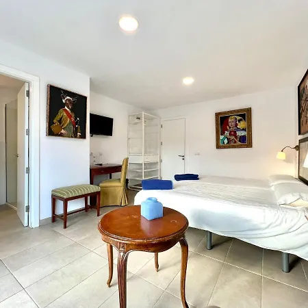 Doble Con Terraza O Balcon, Desajuno Incluido,wifi Gratis, Piscina