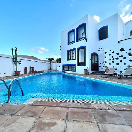 Apartmán Doble Con Terraza O Balcon, Desajuno Incluido,wifi Gratis, Piscina