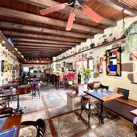 Doble Con Terraza O Balcon, Desajuno Incluido,wifi Gratis, Piscina *