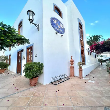 Doble Con Terraza O Balcon, Desajuno Incluido,wifi Gratis, Piscina
