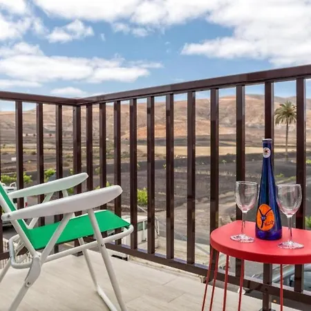 Doble Con Terraza O Balcon, Desajuno Incluido,wifi Gratis, Piscina Apartment *