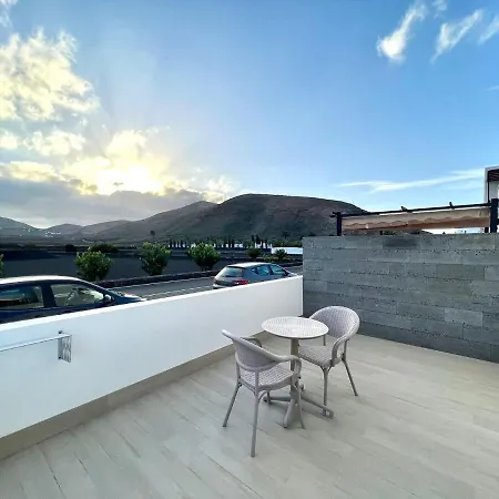 Doble Con Terraza O Balcon, Desajuno Incluido,wifi Gratis, Piscina Apartment *
