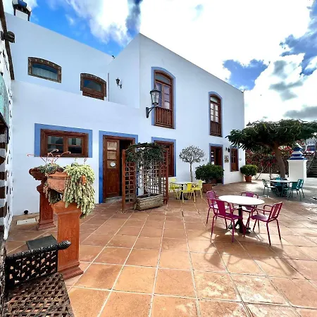 Doble Con Terraza O Balcon, Desajuno Incluido,wifi Gratis, Piscina * Yaiza (Lanzarote)