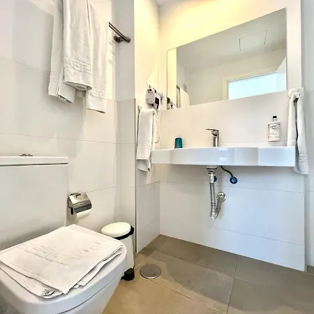 Doble Con Terraza O Balcon, Desajuno Incluido,wifi Gratis, Piscina Apartment *