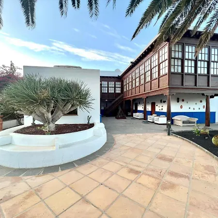 Doble Con Terraza O Balcon, Desajuno Incluido,wifi Gratis, Piscina *