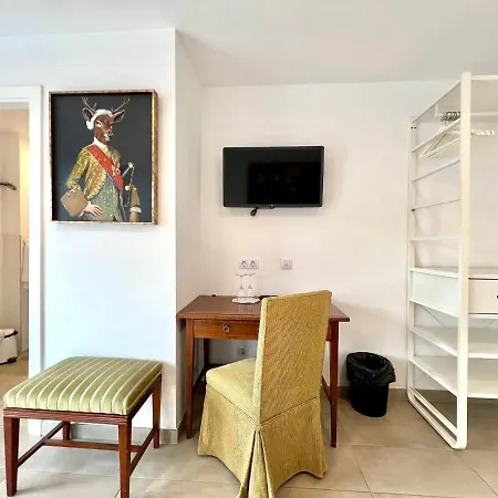 Doble Con Terraza O Balcon, Desajuno Incluido,wifi Gratis, Piscina *