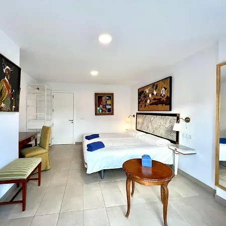 Doble Con Terraza O Balcon, Desajuno Incluido,wifi Gratis, Piscina